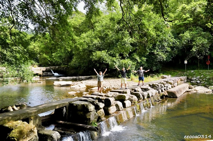 新北親子步道推薦｜雙溪虎豹潭古道，溪水清澈可觀魚、林蔭遮蔽輕