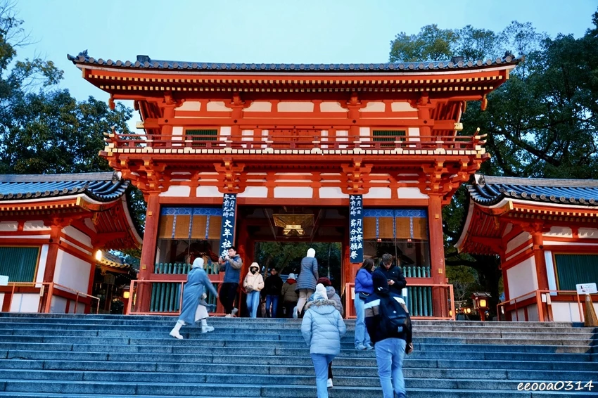 京都祇園半日散策｜高台寺、八坂神社必訪，入夜後點燈超美、攤販