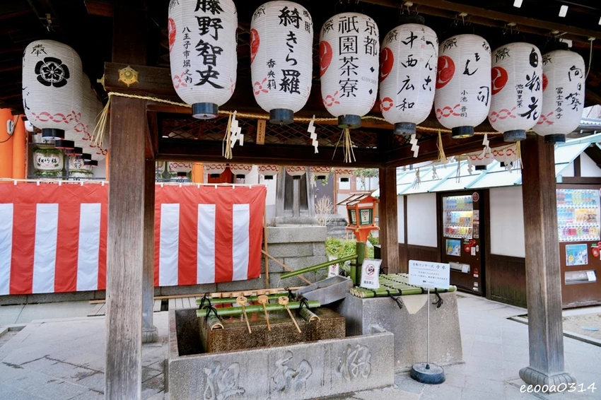 京都祇園半日散策｜高台寺、八坂神社必訪，入夜後點燈超美、攤販