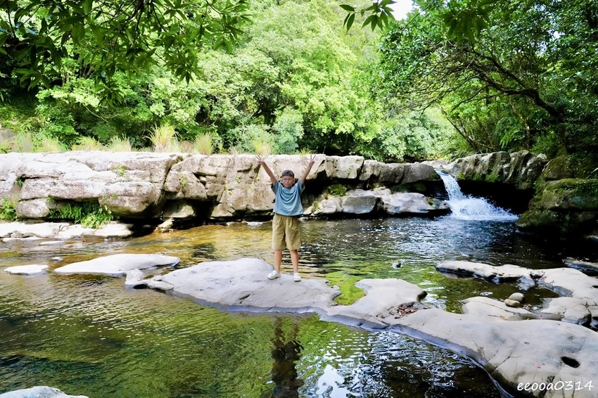 新北親子步道推薦｜雙溪虎豹潭古道，溪水清澈可觀魚、林蔭遮蔽輕