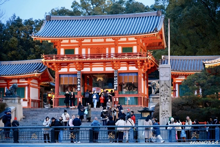 京都祇園半日散策｜高台寺、八坂神社必訪，入夜後點燈超美、攤販