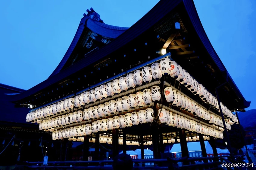 京都祇園半日散策｜高台寺、八坂神社必訪，入夜後點燈超美、攤販