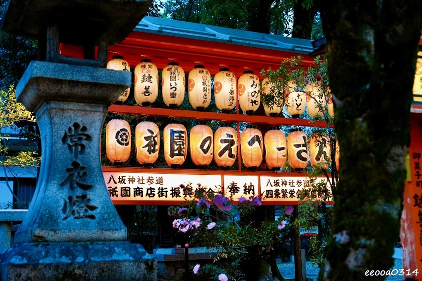 京都祇園半日散策｜高台寺、八坂神社必訪，入夜後點燈超美、攤販