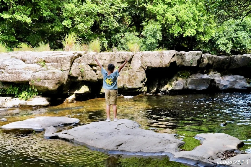 新北親子步道推薦｜雙溪虎豹潭古道，溪水清澈可觀魚、林蔭遮蔽輕