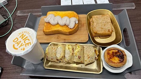 新竹竹北早餐【踢鐵板韓式早午餐】招牌必點爆漿花生吐司/加69元升級套餐/Google評論送餅乾/竹北CP高早午餐