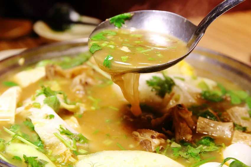 蘆洲必吃羊肉爐高CP值首選！名羊天下羊肉爐-蘆洲三民店，湯頭