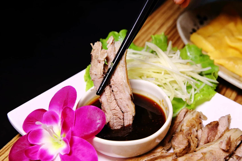 蘆洲必吃羊肉爐高CP值首選！名羊天下羊肉爐-蘆洲三民店，湯頭