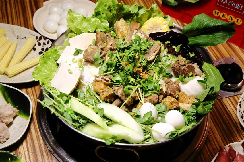 蘆洲必吃羊肉爐高CP值首選！名羊天下羊肉爐-蘆洲三民店，湯頭