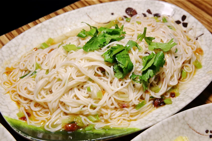 蘆洲必吃羊肉爐高CP值首選！名羊天下羊肉爐-蘆洲三民店，湯頭