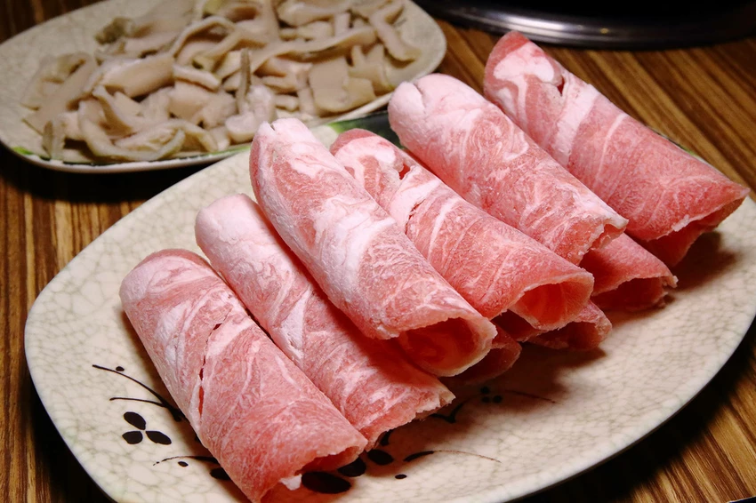 蘆洲必吃羊肉爐高CP值首選！名羊天下羊肉爐-蘆洲三民店，湯頭