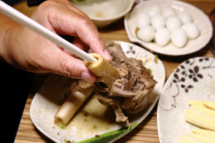 蘆洲必吃羊肉爐高CP值首選！名羊天下羊肉爐-蘆洲三民店，湯頭