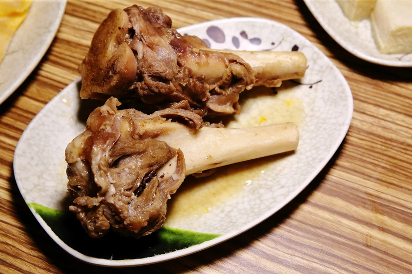 蘆洲必吃羊肉爐高CP值首選！名羊天下羊肉爐-蘆洲三民店，湯頭