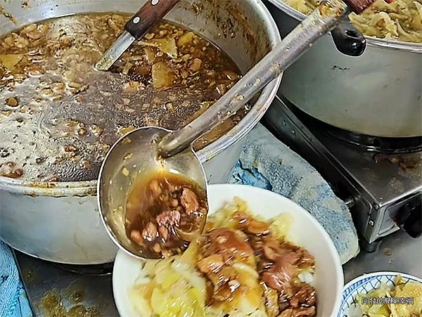 阿美姊高麗菜飯05-滷高麗菜滷肉燥.jpg