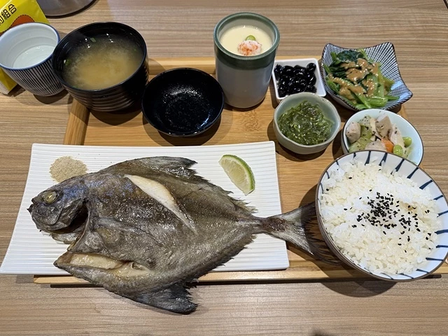 2025宜蘭龍潭湖的湖畔風光，礁溪漁田村品嚐家常料理餐館，湯