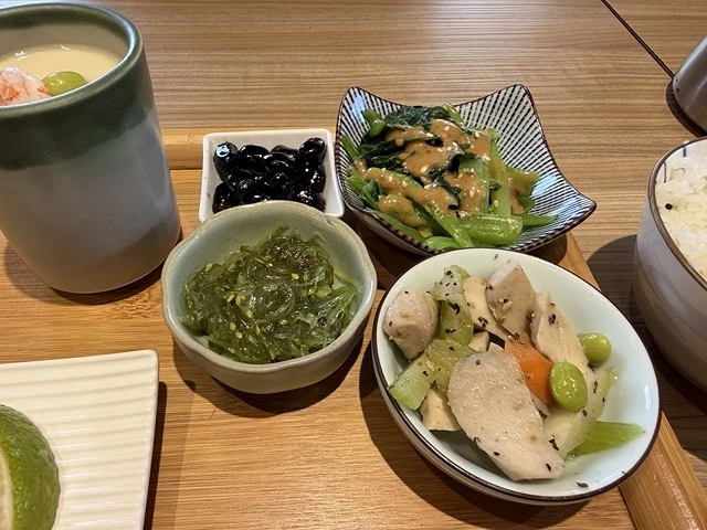 2025宜蘭龍潭湖的湖畔風光，礁溪漁田村品嚐家常料理餐館，湯