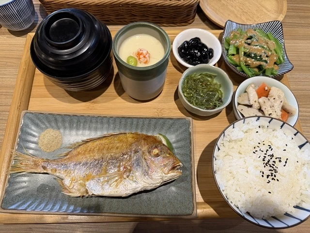 2025宜蘭龍潭湖的湖畔風光，礁溪漁田村品嚐家常料理餐館，湯