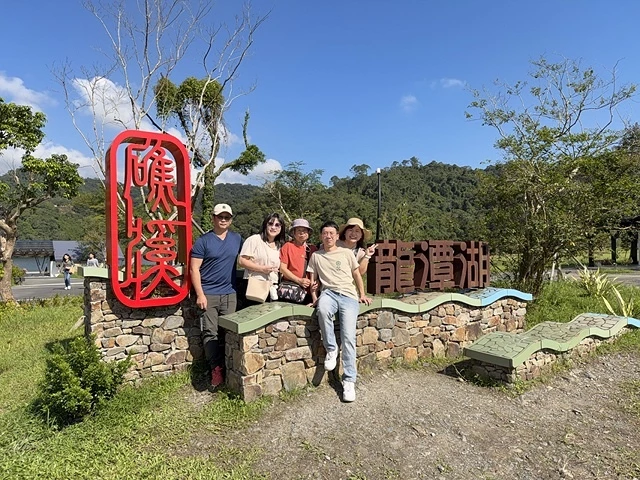 2025宜蘭龍潭湖的湖畔風光，礁溪漁田村品嚐家常料理餐館，湯圍溝溫泉公園的溫泉時光，宜蘭一日三重奏。