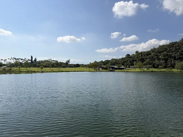 2025宜蘭龍潭湖的湖畔風光，礁溪漁田村品嚐家常料理餐館，湯