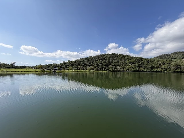 2025宜蘭龍潭湖的湖畔風光，礁溪漁田村品嚐家常料理餐館，湯