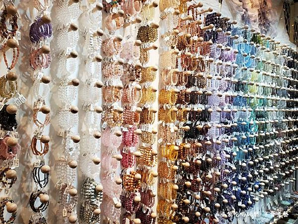 各色水晶礦石手鍊牆-北車有礦 (1).jpg