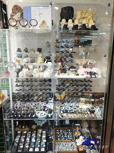 礦石擺飾精品櫃區-北車有礦1.jpg