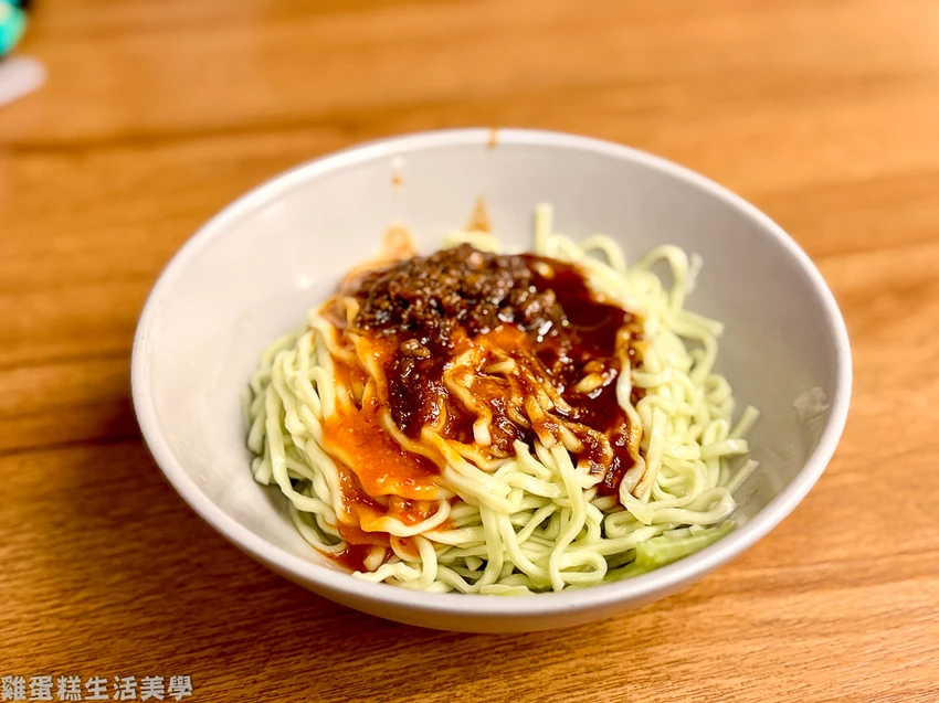 【桃園食記】乾麵居 - 大溪老街附近排隊名店，一萱乾麵微辣醬汁超香必吃
