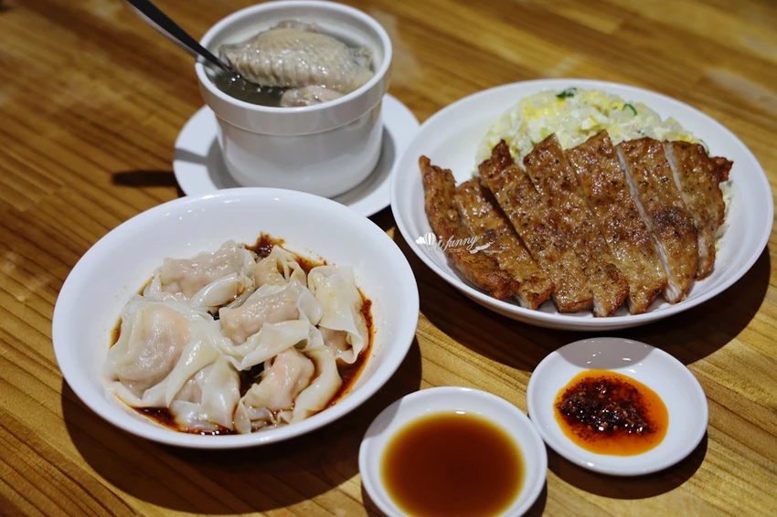 蘆洲必吃四木欣福！平價版鼎泰豐排骨蛋炒飯，必點粒粒分明的排骨蛋炒飯。