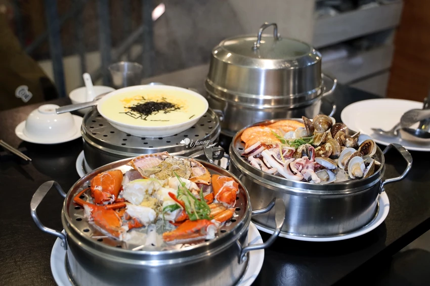 耶誕城尾牙聚餐推薦！板橋蒸天下蒸氣火鍋，一鍋三吃活海鮮。