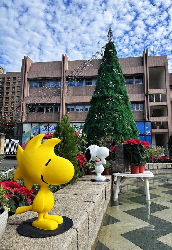 2025公館聖誕季登場！「史努比」和「糊塗塌客」驚喜現身自來