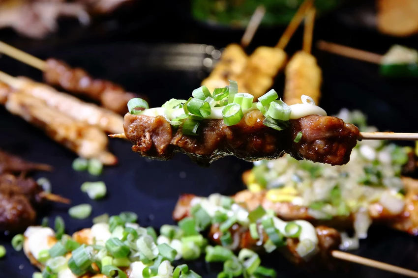 文山區居酒屋推薦！雞老闆桶仔雞-萬隆店，大口吃烤雞+KTV歡