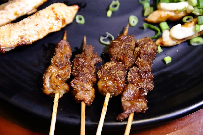 文山區居酒屋推薦！雞老闆桶仔雞-萬隆店，大口吃烤雞+KTV歡