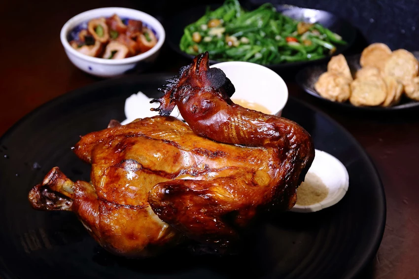 文山區居酒屋推薦！雞老闆桶仔雞-萬隆店，大口吃烤雞+KTV歡