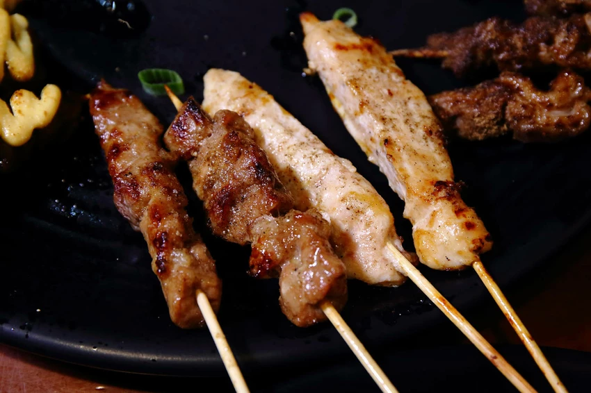 文山區居酒屋推薦！雞老闆桶仔雞-萬隆店，大口吃烤雞+KTV歡