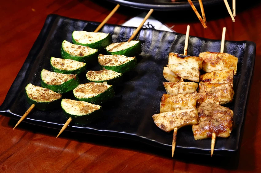 文山區居酒屋推薦！雞老闆桶仔雞-萬隆店，大口吃烤雞+KTV歡