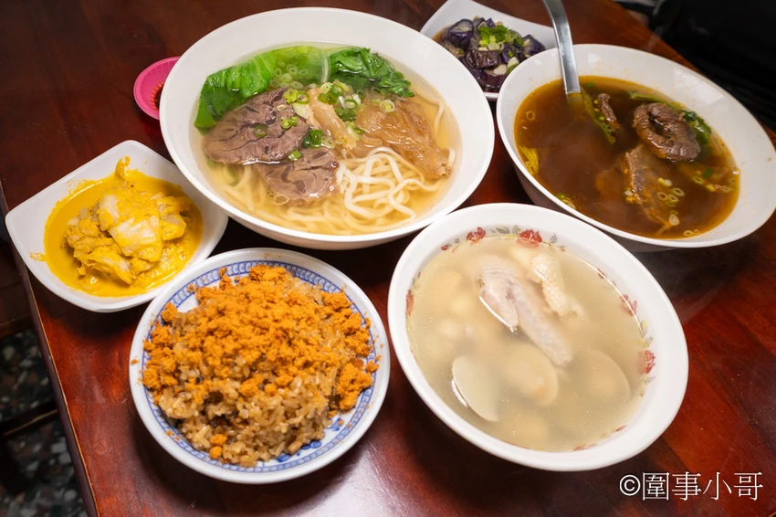 宜蘭蘇澳美食推薦-阿奇師牛肉麵，超人不一定有紅披風，有時還可能煮牛肉麵給大家吃喔！歡迎來到蘇澳最有溫...