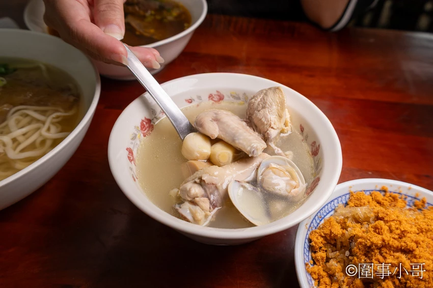 宜蘭蘇澳美食推薦-阿奇師牛肉麵,超人不一定有紅披風,有時還可能煮牛肉麵給大家吃喔!歡迎來到蘇澳最有溫度也最美味的牛肉麵店就在這裡。 @圍事小哥的幸福相框 宜蘭蘇澳美食推薦-阿奇師牛肉麵,超人不一定有紅披風,有時還可能煮牛肉麵給大家吃喔!歡迎來到蘇澳最有溫度也最美味的牛肉麵店就在這裡。 @圍事小哥的幸福相框