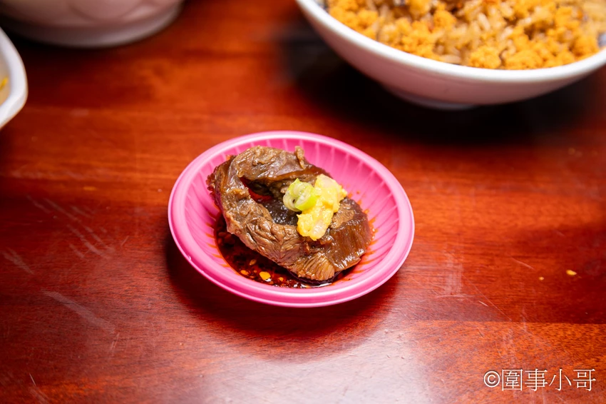 宜蘭蘇澳美食推薦-阿奇師牛肉麵,超人不一定有紅披風,有時還可能煮牛肉麵給大家吃喔!歡迎來到蘇澳最有溫度也最美味的牛肉麵店就在這裡。 @圍事小哥的幸福相框 宜蘭蘇澳美食推薦-阿奇師牛肉麵,超人不一定有紅披風,有時還可能煮牛肉麵給大家吃喔!歡迎來到蘇澳最有溫度也最美味的牛肉麵店就在這裡。 @圍事小哥的幸福相框