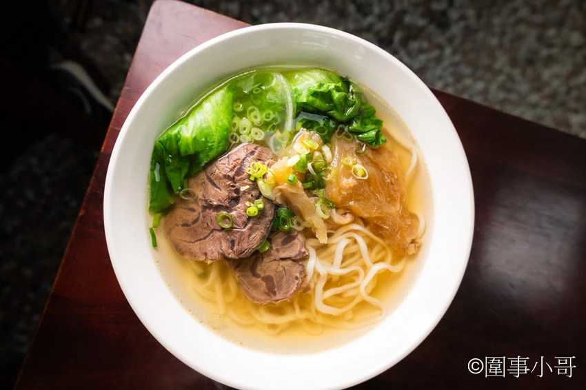 宜蘭蘇澳美食推薦-阿奇師牛肉麵,超人不一定有紅披風,有時還可能煮牛肉麵給大家吃喔!歡迎來到蘇澳最有溫度也最美味的牛肉麵店就在這裡。 @圍事小哥的幸福相框 宜蘭蘇澳美食推薦-阿奇師牛肉麵,超人不一定有紅披風,有時還可能煮牛肉麵給大家吃喔!歡迎來到蘇澳最有溫度也最美味的牛肉麵店就在這裡。 @圍事小哥的幸福相框