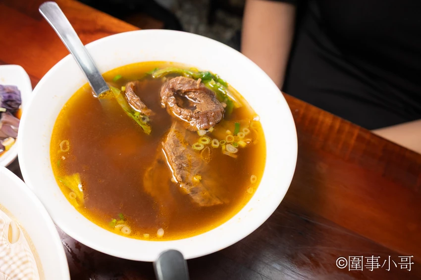 宜蘭蘇澳美食推薦-阿奇師牛肉麵,超人不一定有紅披風,有時還可能煮牛肉麵給大家吃喔!歡迎來到蘇澳最有溫度也最美味的牛肉麵店就在這裡。 @圍事小哥的幸福相框 宜蘭蘇澳美食推薦-阿奇師牛肉麵,超人不一定有紅披風,有時還可能煮牛肉麵給大家吃喔!歡迎來到蘇澳最有溫度也最美味的牛肉麵店就在這裡。 @圍事小哥的幸福相框