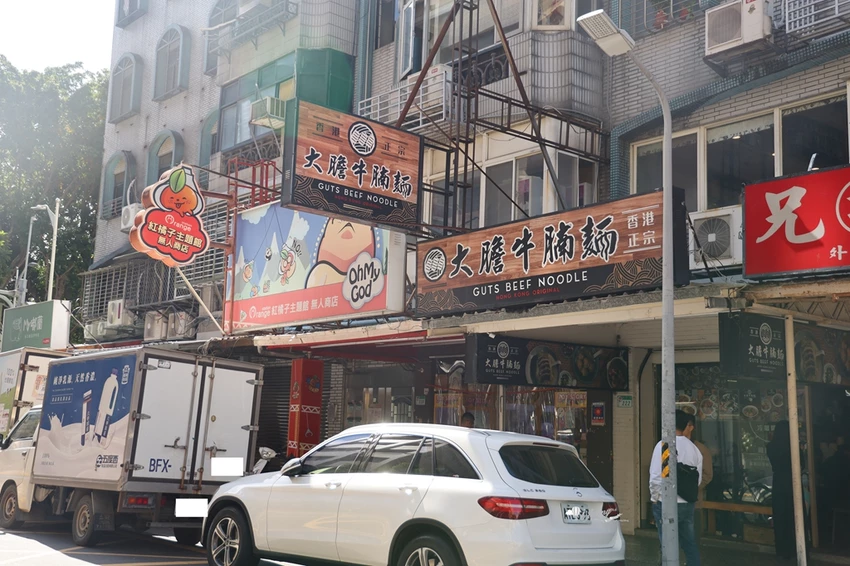 南京復興大膽牛腩麵，香港老闆正宗味，500碗推薦清燉牛腩撈麵。