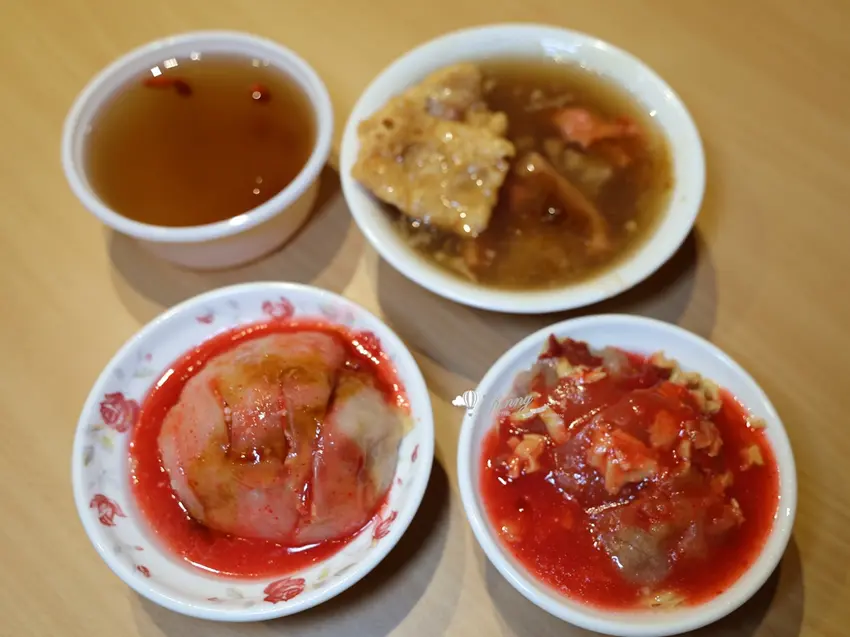 萬華川業肉圓百年老店傳承四代，紅糟肉圓油炸清蒸雙美味必吃。