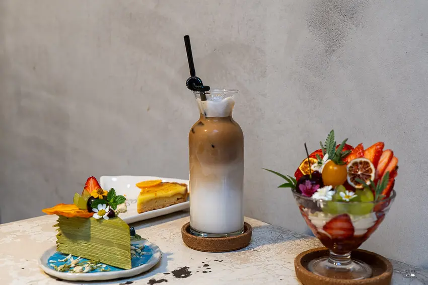 宜蘭礁溪老宅定邦咖啡！隱身傳統三合院，必吃絕美浮誇系甜點。