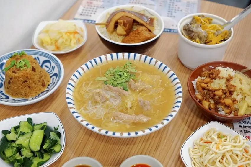 台中太平這家魚翅肉羹店太狂!營業13小時不休息,在地人從中午吃到宵夜去。