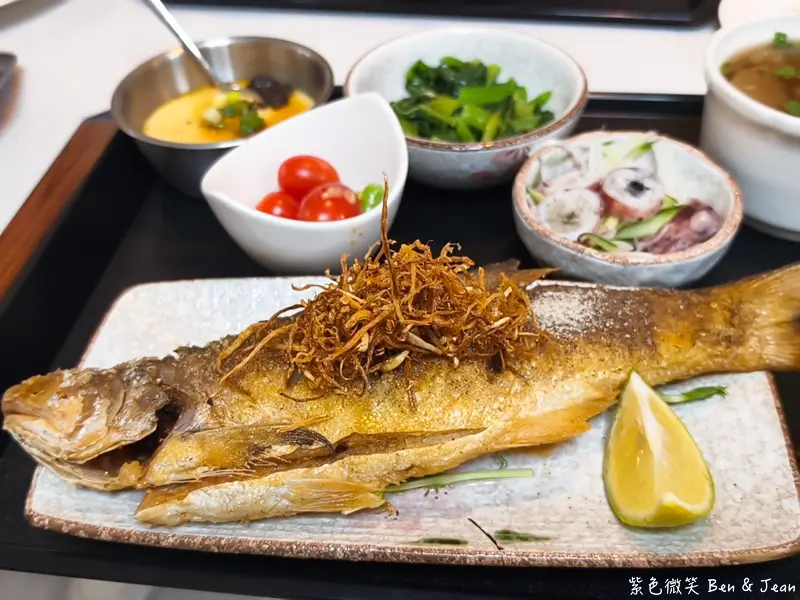 隱身羅東傳統市場美食「春子私房料理」，午仔魚定食美味CP值高。