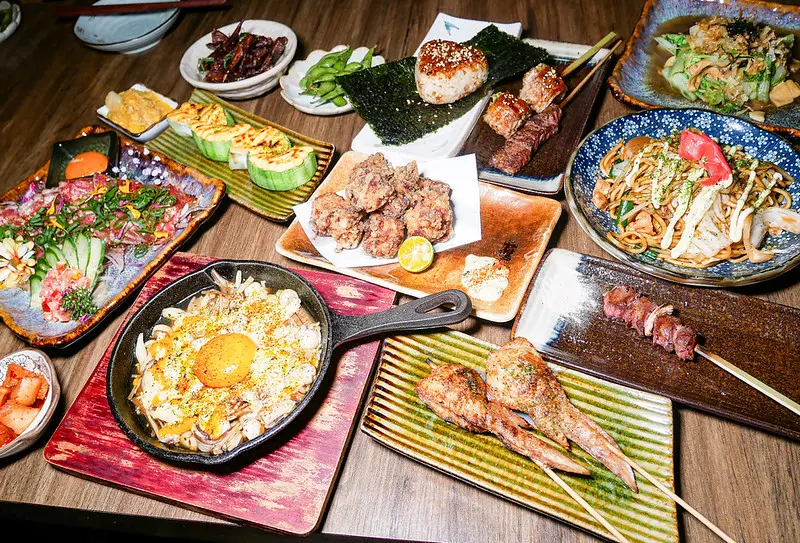 宵夜必吃生牛肉與干貝雞翅！台北中山區炭吉郎居酒屋，超強深夜食堂。