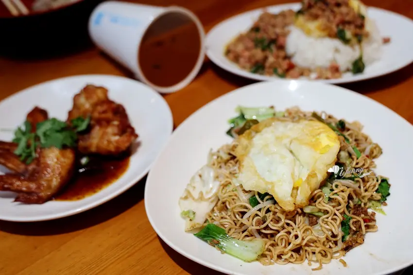 台北松江南京巷弄美食！老麵攤遷新址，台泰融合必吃酒鬼炒泡麵。