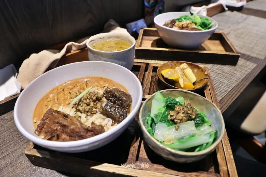 彰化員林必吃釀善三津制麵！三代傳承純手工胡麻拌麵，高質感蔬食推薦。