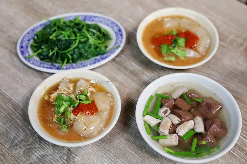 板橋江子翠三十年在地老味道！必吃石頭肉圓搭豬血湯，人氣排隊小吃。