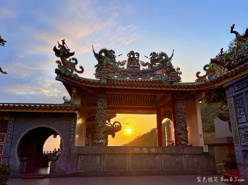 碧山巖、白石湖吊橋半日遊！捷運直達後花園，無敵夜景、空中紫色巨龍、景觀咖啡廳全攻略。
