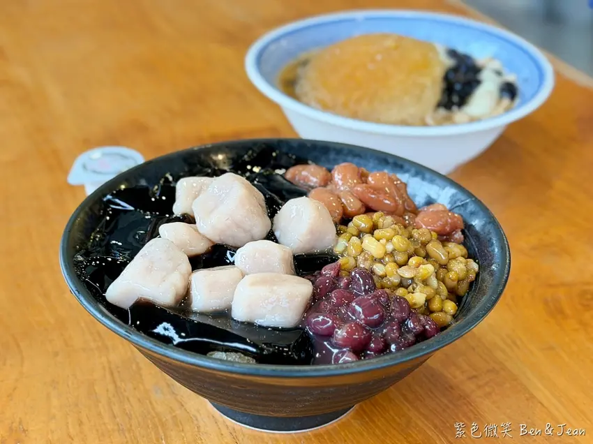 「和平豆花」獨門糖水冰沙與爆量仙草奶凍,在地順遊必吃甜品。